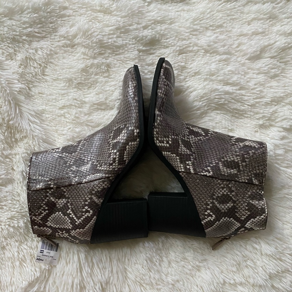 NWT- Massini Snakeskin Booties Size 8.5